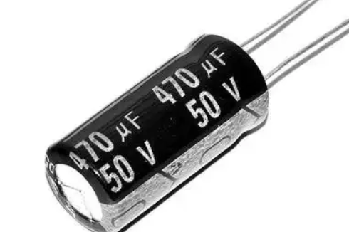 與固態(tài)電容相比，鉭電容的成本如何?